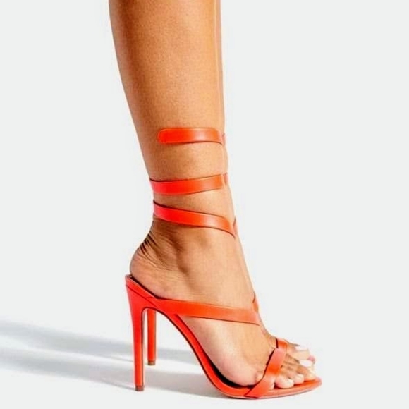 Beautiful strappy heeled sandal - Picture 3 of 3